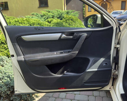 Бежевий Фольксваген Пассат, об'ємом двигуна 2 л та пробігом 284 тис. км за 9800 $, фото 13 на Automoto.ua