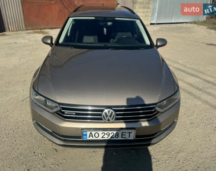 Бежевый Фольксваген Пассат, объемом двигателя 1.6 л и пробегом 300 тыс. км за 12000 $, фото 5 на Automoto.ua