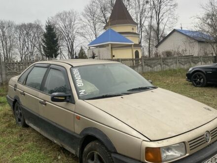 Бежевий Фольксваген Пассат, об'ємом двигуна 1.8 л та пробігом 200 тис. км за 500 $, фото 1 на Automoto.ua