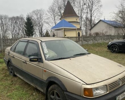 Бежевый Фольксваген Пассат, объемом двигателя 1.8 л и пробегом 200 тыс. км за 500 $, фото 1 на Automoto.ua