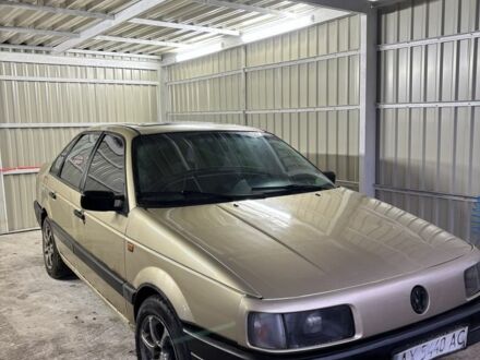 Бежевий Фольксваген Пассат, об'ємом двигуна 1.8 л та пробігом 450 тис. км за 1400 $, фото 1 на Automoto.ua