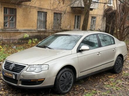 Бежевый Фольксваген Пассат, объемом двигателя 2 л и пробегом 300 тыс. км за 2199 $, фото 1 на Automoto.ua