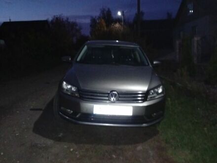 Бежевый Фольксваген Пассат, объемом двигателя 2 л и пробегом 215 тыс. км за 13000 $, фото 1 на Automoto.ua