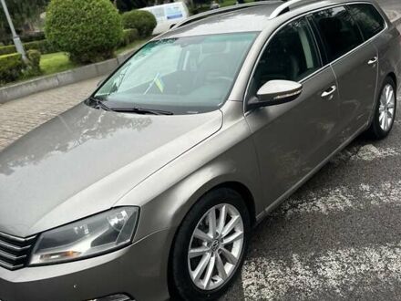 Бежевый Фольксваген Пассат, объемом двигателя 2 л и пробегом 320 тыс. км за 11300 $, фото 1 на Automoto.ua