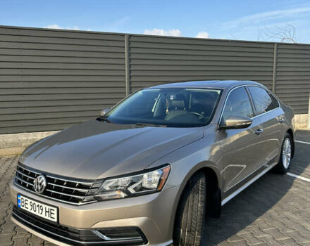 Бежевый Фольксваген Пассат, объемом двигателя 1.8 л и пробегом 183 тыс. км за 13500 $, фото 1 на Automoto.ua