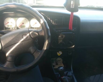 Черный Фольксваген Пассат, объемом двигателя 1.8 л и пробегом 381 тыс. км за 2142 $, фото 3 на Automoto.ua