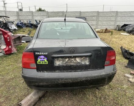 Черный Фольксваген Пассат, объемом двигателя 1.6 л и пробегом 300 тыс. км за 1000 $, фото 4 на Automoto.ua