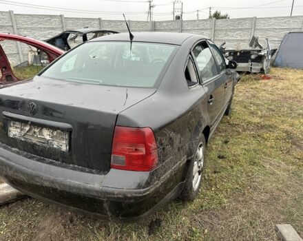 Черный Фольксваген Пассат, объемом двигателя 1.6 л и пробегом 300 тыс. км за 1000 $, фото 3 на Automoto.ua