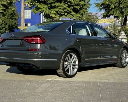 Черный Фольксваген Пассат, объемом двигателя 1.8 л и пробегом 95 тыс. км за 10000 $, фото 3 на Automoto.ua