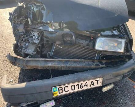 Черный Фольксваген Пассат, объемом двигателя 1.8 л и пробегом 300 тыс. км за 1300 $, фото 2 на Automoto.ua