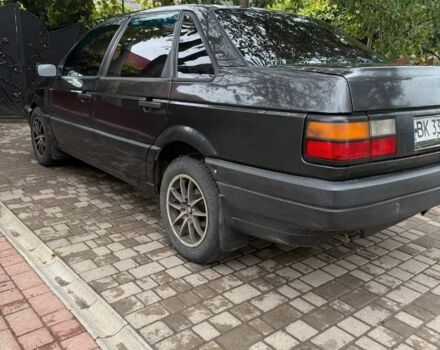 Черный Фольксваген Пассат, объемом двигателя 1.8 л и пробегом 350 тыс. км за 1800 $, фото 1 на Automoto.ua