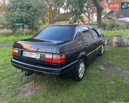 Черный Фольксваген Пассат, объемом двигателя 1.8 л и пробегом 300 тыс. км за 800 $, фото 2 на Automoto.ua