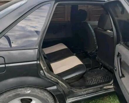 Чорний Фольксваген Пассат, об'ємом двигуна 1.8 л та пробігом 379 тис. км за 1500 $, фото 5 на Automoto.ua