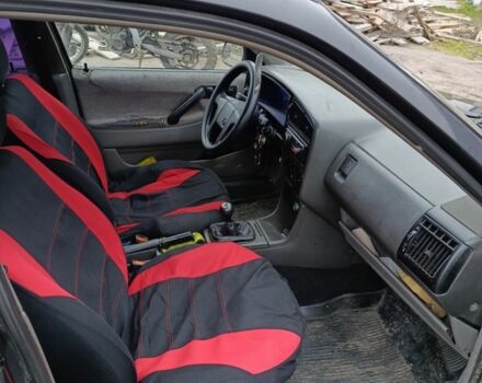 Черный Фольксваген Пассат, объемом двигателя 1.8 л и пробегом 300 тыс. км за 750 $, фото 4 на Automoto.ua