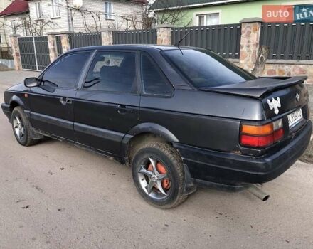 Черный Фольксваген Пассат, объемом двигателя 1.8 л и пробегом 300 тыс. км за 900 $, фото 1 на Automoto.ua