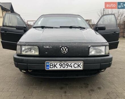 Черный Фольксваген Пассат, объемом двигателя 2 л и пробегом 468 тыс. км за 2700 $, фото 3 на Automoto.ua