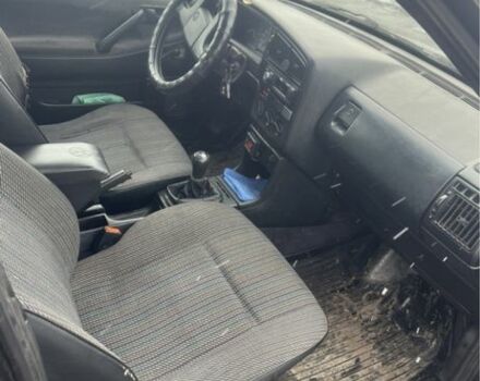 Черный Фольксваген Пассат, объемом двигателя 1.8 л и пробегом 300 тыс. км за 1550 $, фото 5 на Automoto.ua