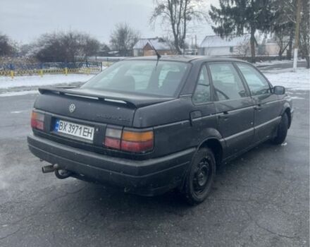 Черный Фольксваген Пассат, объемом двигателя 1.8 л и пробегом 300 тыс. км за 1550 $, фото 2 на Automoto.ua