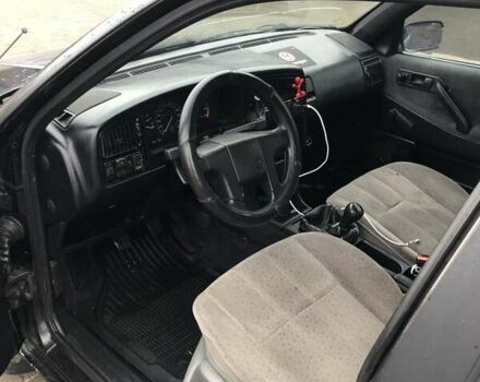 Черный Фольксваген Пассат, объемом двигателя 2 л и пробегом 468 тыс. км за 2700 $, фото 2 на Automoto.ua