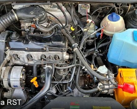 Черный Фольксваген Пассат, объемом двигателя 1.8 л и пробегом 345 тыс. км за 3100 $, фото 8 на Automoto.ua