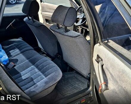 Черный Фольксваген Пассат, объемом двигателя 1.8 л и пробегом 345 тыс. км за 3100 $, фото 6 на Automoto.ua