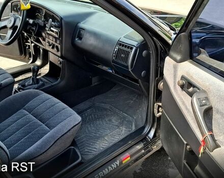 Черный Фольксваген Пассат, объемом двигателя 1.8 л и пробегом 345 тыс. км за 3100 $, фото 7 на Automoto.ua