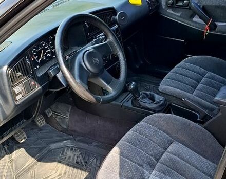 Черный Фольксваген Пассат, объемом двигателя 1.8 л и пробегом 345 тыс. км за 3100 $, фото 5 на Automoto.ua