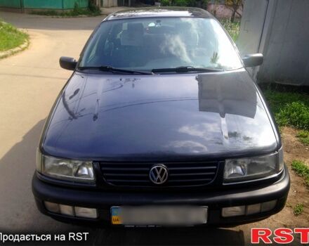 Черный Фольксваген Пассат, объемом двигателя 1.8 л и пробегом 208 тыс. км за 2500 $, фото 1 на Automoto.ua