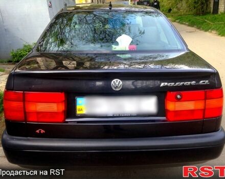 Черный Фольксваген Пассат, объемом двигателя 1.8 л и пробегом 208 тыс. км за 2500 $, фото 2 на Automoto.ua