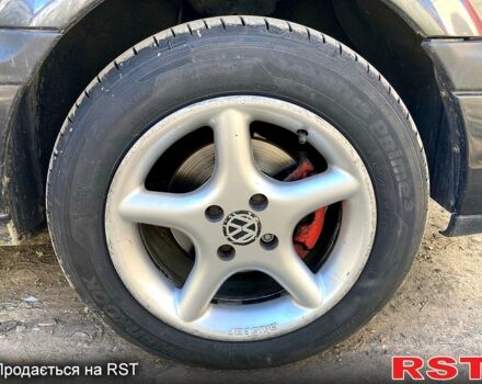 Черный Фольксваген Пассат, объемом двигателя 1.8 л и пробегом 208 тыс. км за 2500 $, фото 5 на Automoto.ua