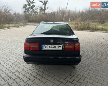 Черный Фольксваген Пассат, объемом двигателя 1.98 л и пробегом 300 тыс. км за 2300 $, фото 5 на Automoto.ua