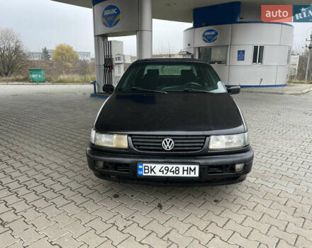 Черный Фольксваген Пассат, объемом двигателя 1.98 л и пробегом 300 тыс. км за 2300 $, фото 1 на Automoto.ua