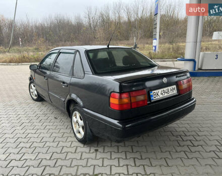 Черный Фольксваген Пассат, объемом двигателя 1.98 л и пробегом 300 тыс. км за 2300 $, фото 6 на Automoto.ua