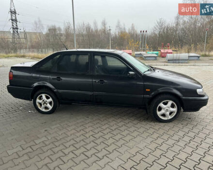 Черный Фольксваген Пассат, объемом двигателя 1.98 л и пробегом 300 тыс. км за 2300 $, фото 3 на Automoto.ua