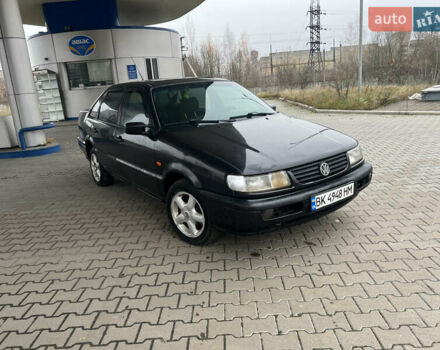 Черный Фольксваген Пассат, объемом двигателя 1.98 л и пробегом 300 тыс. км за 2300 $, фото 2 на Automoto.ua
