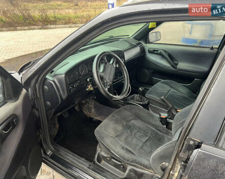 Черный Фольксваген Пассат, объемом двигателя 1.98 л и пробегом 300 тыс. км за 2300 $, фото 7 на Automoto.ua