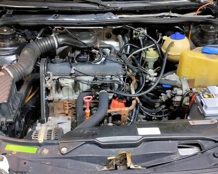 Черный Фольксваген Пассат, объемом двигателя 1.8 л и пробегом 300 тыс. км за 2350 $, фото 6 на Automoto.ua