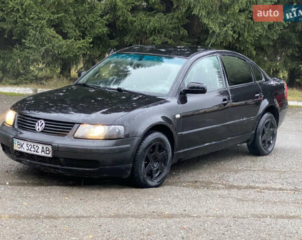 Чорний Фольксваген Пассат, об'ємом двигуна 1.6 л та пробігом 350 тис. км за 2000 $, фото 6 на Automoto.ua