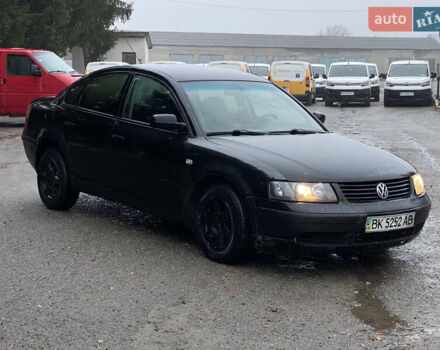 Чорний Фольксваген Пассат, об'ємом двигуна 1.6 л та пробігом 350 тис. км за 2000 $, фото 12 на Automoto.ua