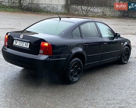 Чорний Фольксваген Пассат, об'ємом двигуна 1.6 л та пробігом 350 тис. км за 2000 $, фото 3 на Automoto.ua
