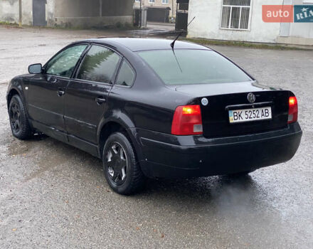 Чорний Фольксваген Пассат, об'ємом двигуна 1.6 л та пробігом 350 тис. км за 2000 $, фото 1 на Automoto.ua