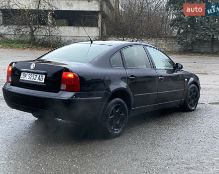 Чорний Фольксваген Пассат, об'ємом двигуна 1.6 л та пробігом 350 тис. км за 2000 $, фото 4 на Automoto.ua