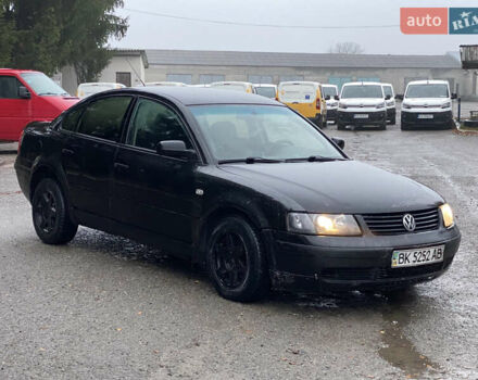 Чорний Фольксваген Пассат, об'ємом двигуна 1.6 л та пробігом 350 тис. км за 2000 $, фото 8 на Automoto.ua