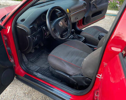 Черный Фольксваген Пассат, объемом двигателя 1.6 л и пробегом 415 тыс. км за 2400 $, фото 4 на Automoto.ua