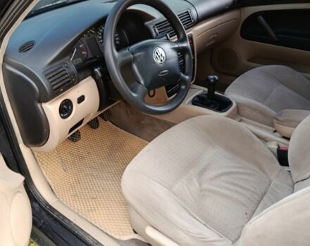 Черный Фольксваген Пассат, объемом двигателя 1.8 л и пробегом 260 тыс. км за 2700 $, фото 4 на Automoto.ua