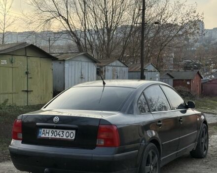 Черный Фольксваген Пассат, объемом двигателя 1.8 л и пробегом 300 тыс. км за 3200 $, фото 3 на Automoto.ua