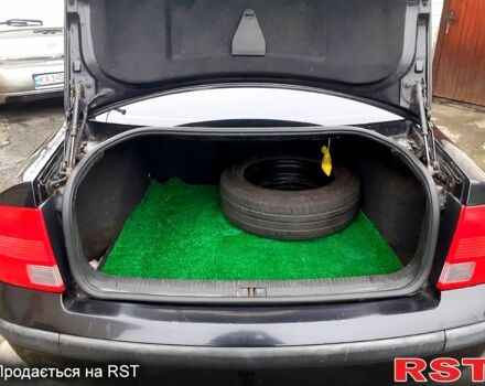 Черный Фольксваген Пассат, объемом двигателя 1.6 л и пробегом 390 тыс. км за 2999 $, фото 10 на Automoto.ua