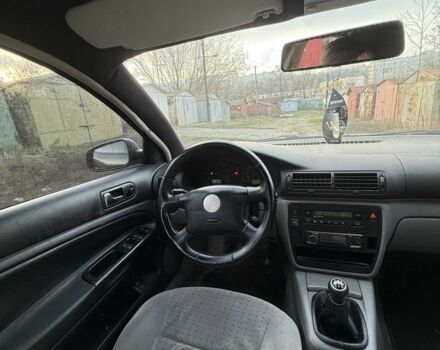 Черный Фольксваген Пассат, объемом двигателя 1.8 л и пробегом 300 тыс. км за 3200 $, фото 7 на Automoto.ua