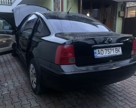 Черный Фольксваген Пассат, объемом двигателя 1.8 л и пробегом 300 тыс. км за 1900 $, фото 1 на Automoto.ua