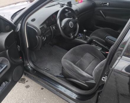 Черный Фольксваген Пассат, объемом двигателя 1.8 л и пробегом 435 тыс. км за 4300 $, фото 5 на Automoto.ua